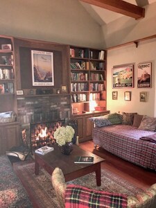 Charming, Private Guest Suite-Historic New Village in the Berkshires