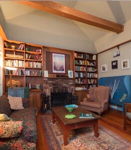 Charming, Private Guest Suite-Historic New Village in the Berkshires