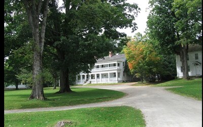 Charming, Private Guest Suite-Historic New Village in the Berkshires