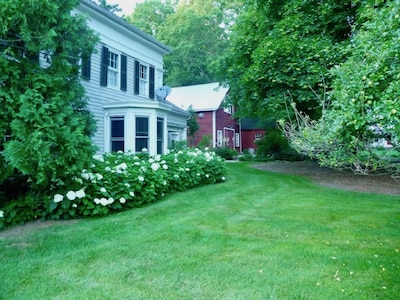 Charming, Private Guest Suite-Historic New Village in the Berkshires