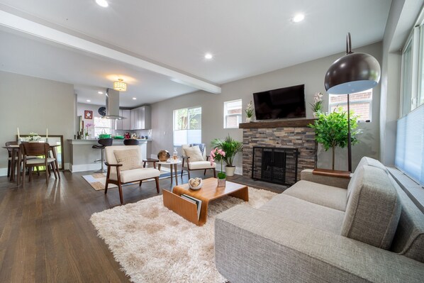 Open floor plan that is perfect for entertaining