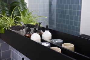 Bathroom amenities
