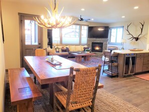 Cozy & modern, these wide open spaces are perfect for apres ski drinks & dining.