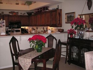 Dining area/kitchen