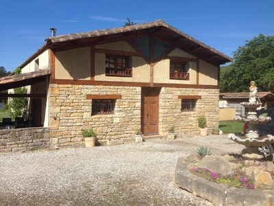 Spacious 2 Bed Gite, Arques, Aude, Pool, Hot Tub and Free Wi-fi.