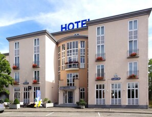 Hotel Arcis, (Gomaringen), LHS 06874