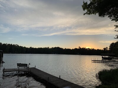 Cozy Northwoods Lake Front Cottage