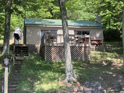 Cozy Northwoods Lake Front Cottage