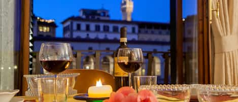 ON THE PONTE VECCHIO SUITE
View From The Window