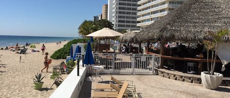 Ocean Manor Resort beach and Tiki Bar