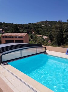 Casa con piscina a 3kms de las playas.