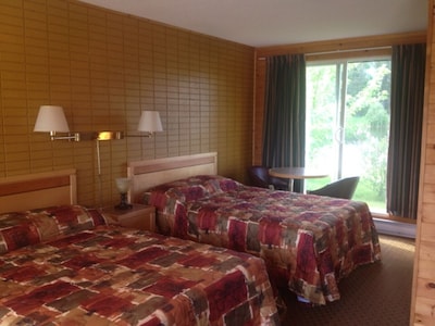 Cedar Creek Resort Vacation Rental - Standard Room 1