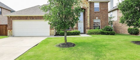 Frisco ISD 2 story 2,816 Sqft home with stone and brick in lovely Sunset Pointe