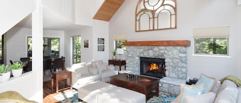 Spacious living room with vaulted ceiling and fireplace