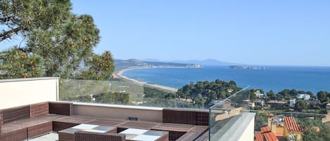 Villa with sea views in SA RIERA-BEGUR-COSTA BRAVA. Capacity 12 people. 