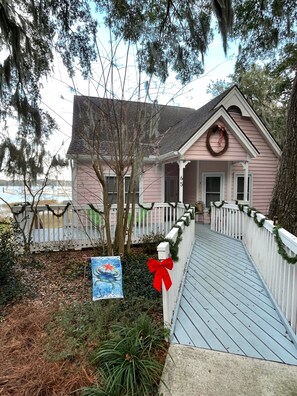 NEW extended front porch & stairs to waterside yard. 