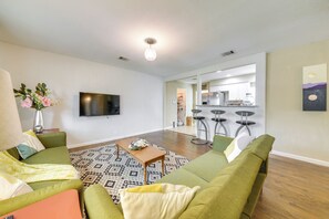 Living Room | Free WiFi