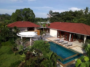 Pool, main building and separate office / bedroom