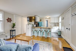 Interior | Open Floor Plan | Free WiFi