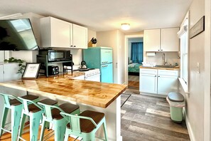 Kitchen | Cooking Basics | Breakfast Bar