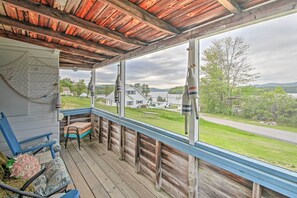 Screened-In Patio | Outdoor Seating