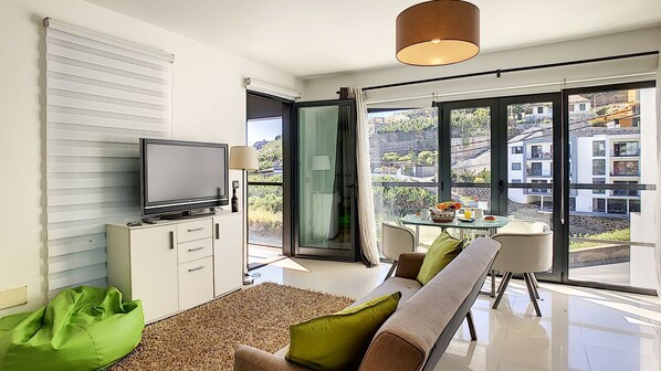 Experience romance at 'The Little Nest' by Lovelystay in Ponta do Sol. This cozy studio, perfect for two, offers a charming retreat for an unforgettable couple's getaway.