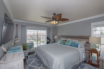 Galveston meets Key West in this Beach Condo...Steps to Galveston Beach and Bay!