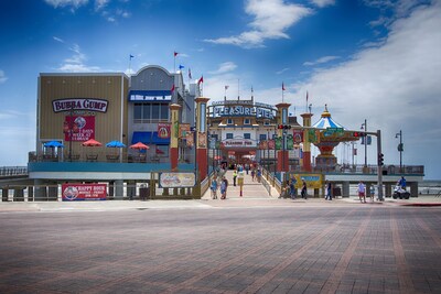 Galveston meets Key West in this Beach Condo...Steps to Galveston Beach and Bay!