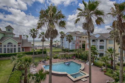 Galveston meets Key West in this Beach Condo...Steps to Galveston Beach and Bay!