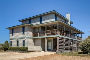 Front Exterior of Duck Dreams