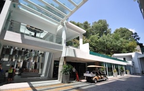 Damas Suites' Spacious 1 Bedroom Deluxe