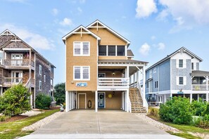 Front Exterior of Moby's Landing