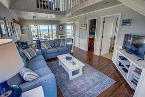 Mid-Level Great Room with Deck Access