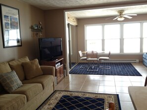 Big Screen w Cable