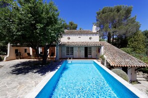 Terrasse mit Pool