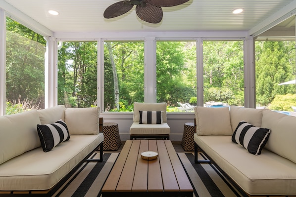Screened-in Porch