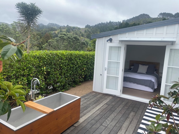 Private courtyard with outdoor bath