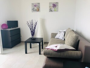 Wohnzimmer mit Schlafcouch