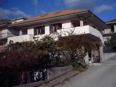 Bruzzano Zeffirio: apartments - 4 rooms - 6/9 personsCasa con giardino e vista mare