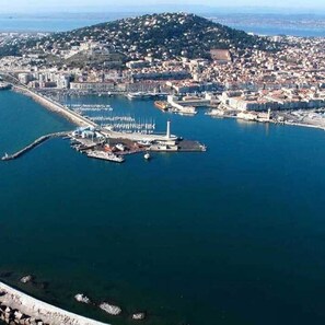 Le mont St Clair et le port de Sète