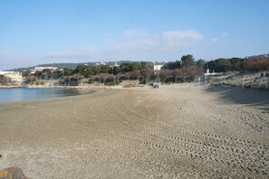 la plage du Lazaret à 150 m à pieds de la Résidence