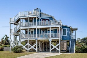 Front Exterior of Pelican's Paradise