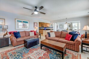 Mid-Level Living Room with Deck Access