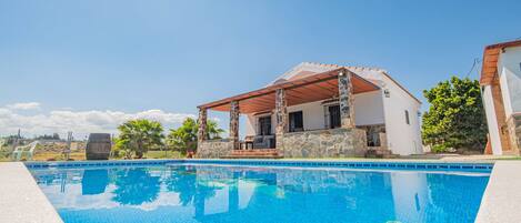 Casa familiar con piscina privada | Cubo's Holiday Homes	