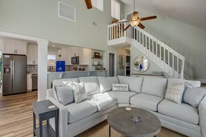 Mid-Level Living Room with Deck Access