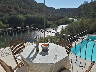 Delightful Riverside Apartment with River Views, The Upper 2