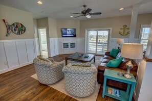 Mid-Level Great Room with Deck Access