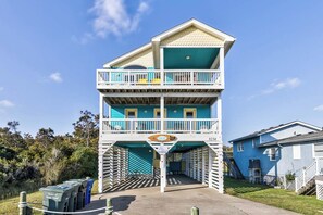 Front Exterior of Livin The Dream