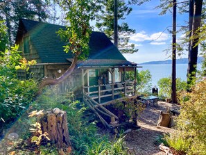 Welcome - The Driftwood, tiny house with views and private access to the water.