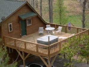 600+ sq ft Upper Deck w/ Hot Tub lounger & neck massager! Dbl Carport!